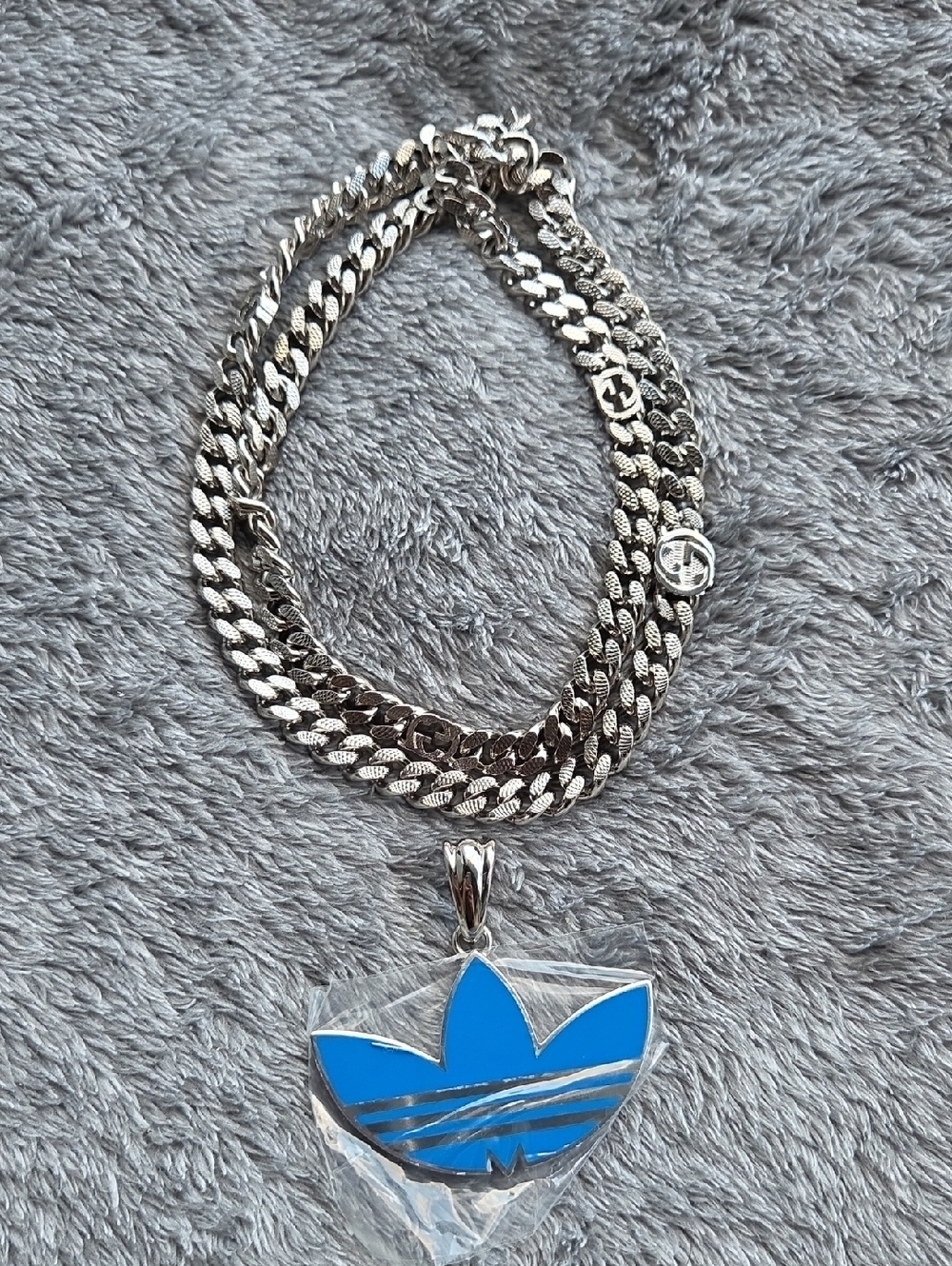 NEW Gucci X Adidas Blue Trefoil Pendant Necklace with Silver Chain. Unisex.